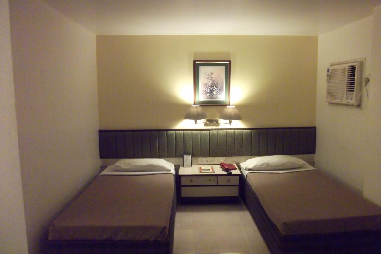Hotel Bluehill Bhavnagar Esterno foto