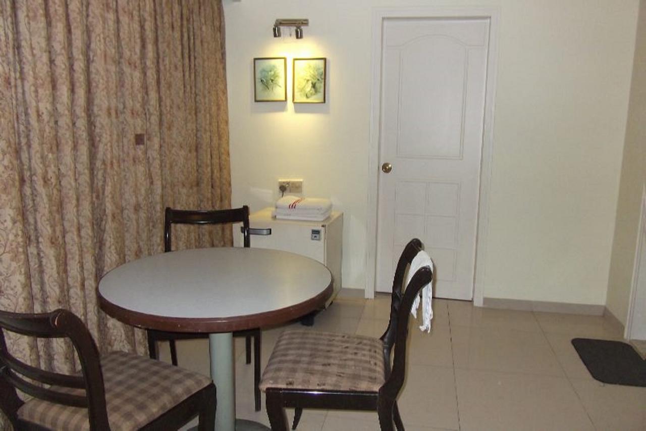 Hotel Bluehill Bhavnagar Esterno foto