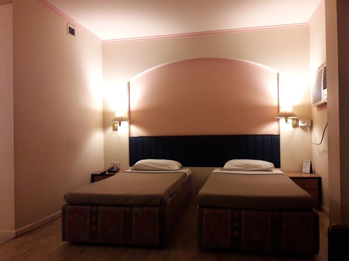 Hotel Bluehill Bhavnagar Esterno foto