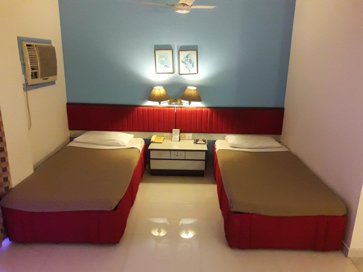 Hotel Bluehill Bhavnagar Esterno foto