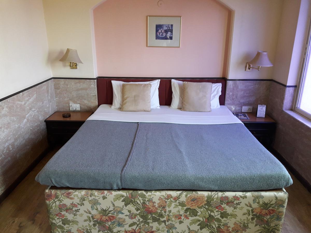 Hotel Bluehill Bhavnagar Esterno foto