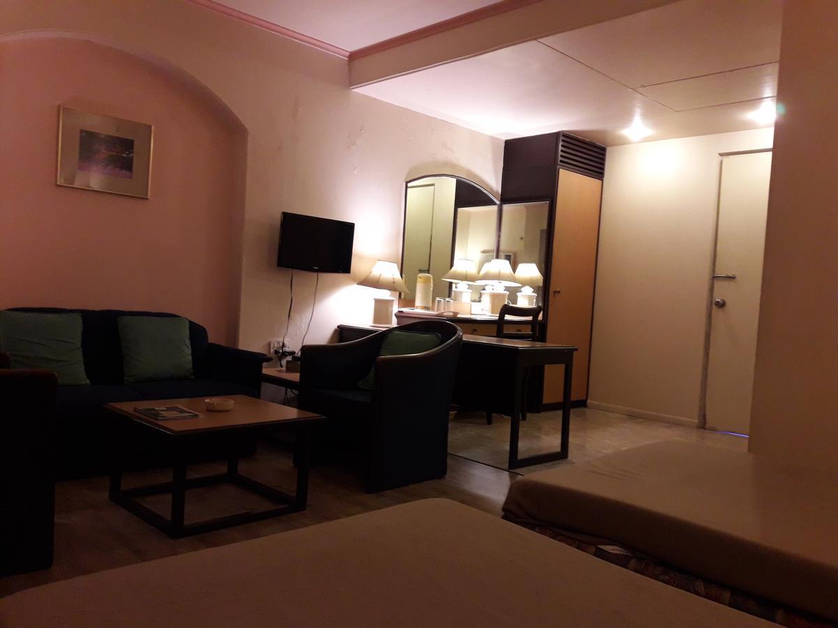 Hotel Bluehill Bhavnagar Esterno foto