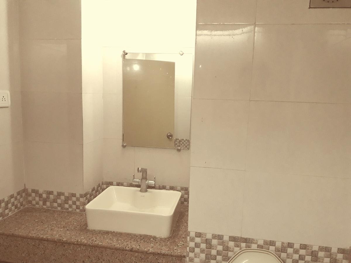 Hotel Bluehill Bhavnagar Esterno foto