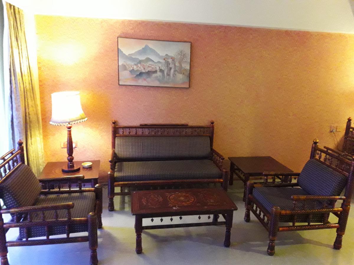Hotel Bluehill Bhavnagar Esterno foto