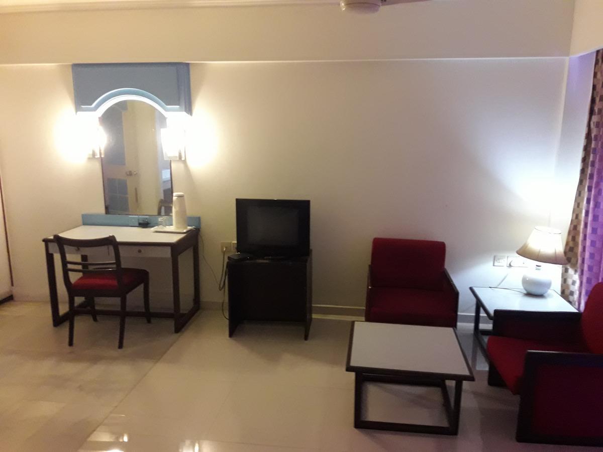 Hotel Bluehill Bhavnagar Esterno foto